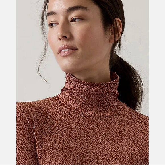 Athleta Flurry Seamless Turtleneck | Size XS | Color: Abstract Conch Pink - Picture 7 of 11